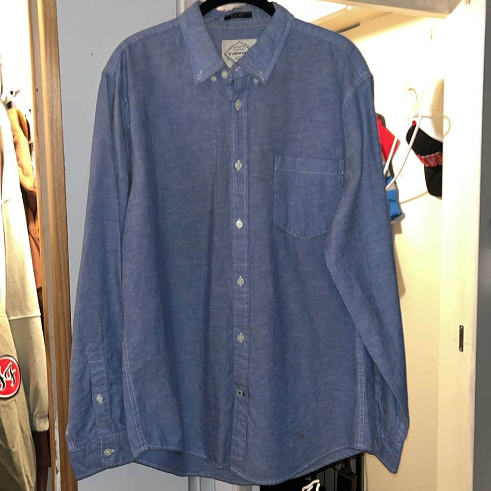 St. John’s Bay Men’s ButtonDown shirt